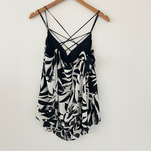 Express White And Black Strappy Spaghetti Strap Floral Camisole Tank Top - Picture 4 of 5